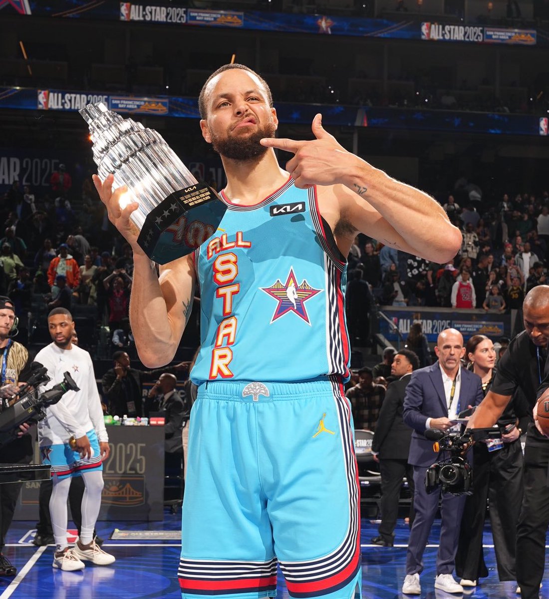 PasionBasketNBA's tweet photo. 💥 SORTEO INTERNACIONAL CAMISETA ALL STAR GAME DE LA NBA 💥

Para participar:

➡️ Da RT al tweet

➡️ Síguenos a mí y a @NBAFutQuality 

➡️ Menciona a un amigo en los comentarios (cuantos más dejes más posibilidades tienes de ganar)

El ganador elegirá la talla que desee así como la camiseta del jugador que quiera

🍀 MUCHA SUERTE A TODOS 🍀