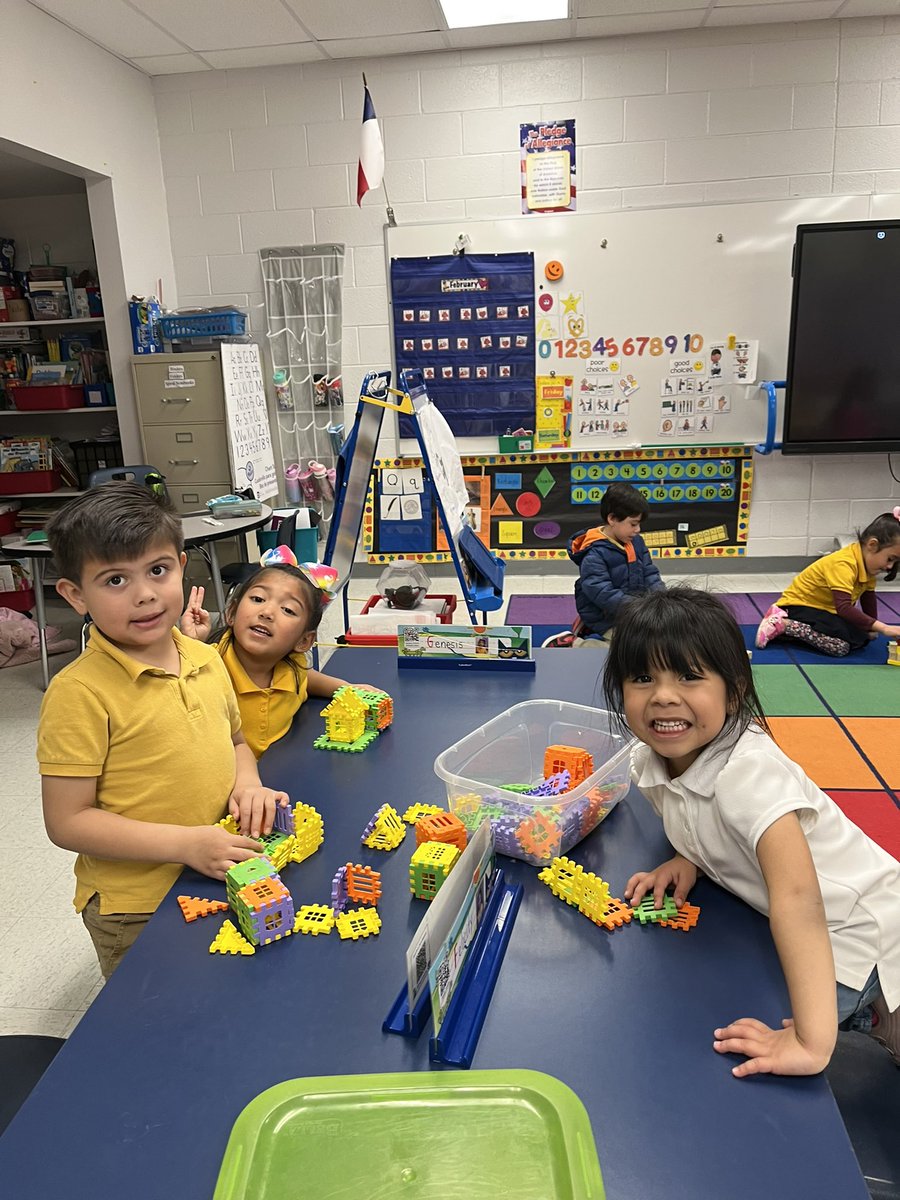 vaviles01's tweet photo. Friday fun stations yay! #BME #prekisfun https://t.co/lMlDqloHlC