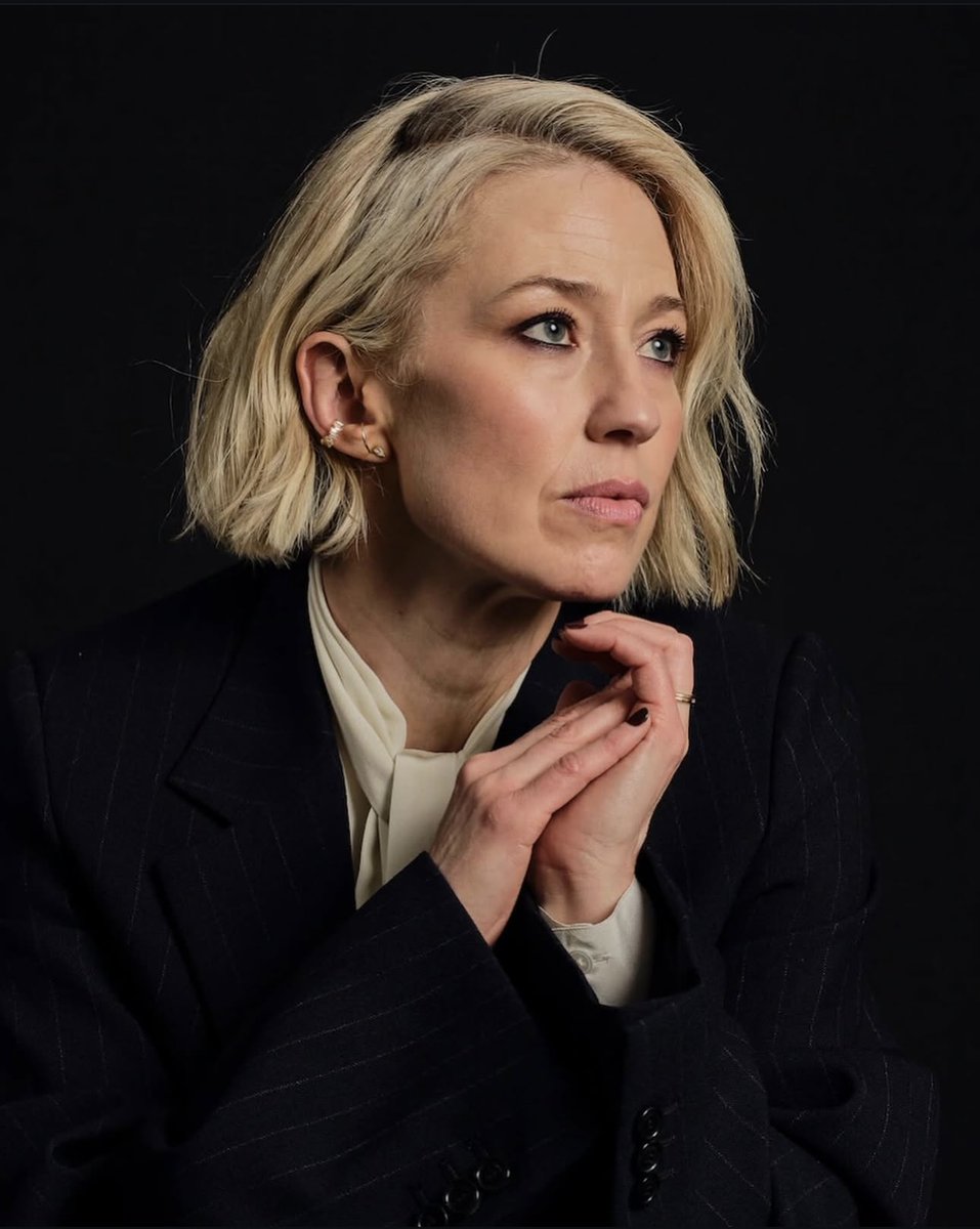 EvaScrivo's tweet image. Dramatic short bob + fresh platinum balayage using our signature cool tone glaze ✨by Eva

Carrie Coon x Washington Post x The White Lotus

#coolglaze #blondebalayage #cutandcolor #carriecoon #thewhitelotus #evascrivosalons

evascrivo.com