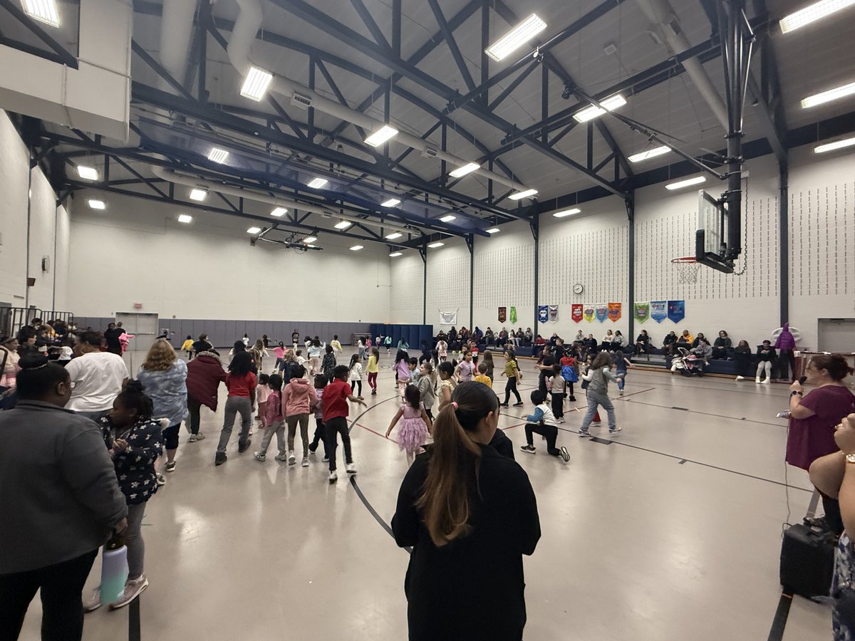 💃🕺 Zumba Dance Party nights are bringing energy to Sara Lindemuth/Anna Carter Primary School! CISPA Site Coordinator Daniel kicked off the first event with 150+ participants getting active and having fun. Monthly sessions run through May—building community through movement!