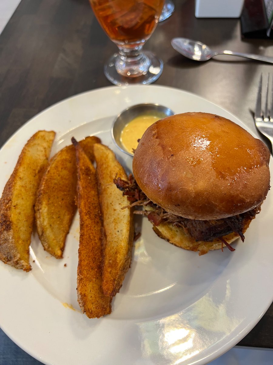 CHS_Principals's tweet image. Great job by CHS Senior, Deshawnta Jennings, for creating, ordering, and making the menu/food this week at Cafe Lee on Butler Tech’s D. Russell Lee campus!
#GoCards 
@ButlerTech