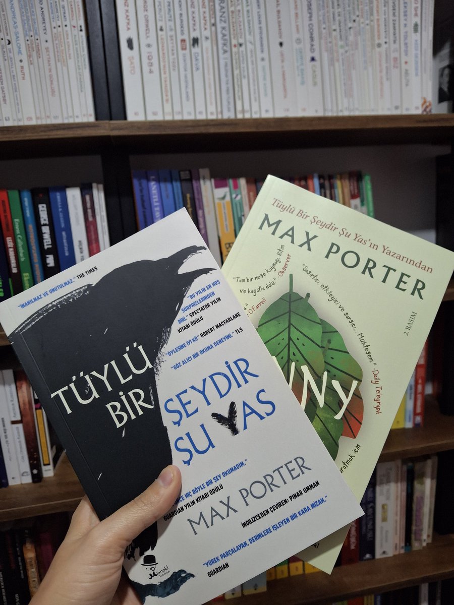 Onu o kadar çok özlüyorum ki özlemim koca bir altın prens, bir konser solunu, bin ağaç, bir göl, dokuz bin otobüs, bir milyon araba, yirmi milyon kuş ve daha fazlası. Bütün şehir benim ona özlemim.

#kizilcikşerbeti #YaliCapkini #öldü