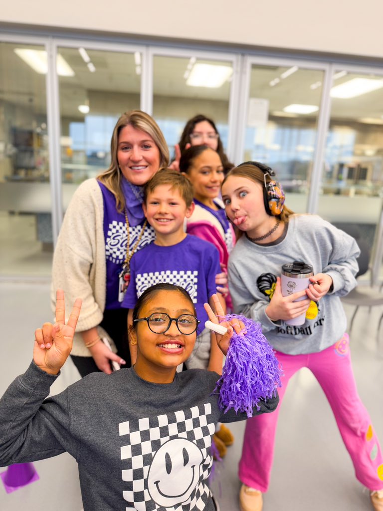 Fridays mean PULSE, and we LOVE it! ❤️🐃🧡🐘💛🐺💚🐎💙🐳💜 🦅 It’s our favorite time to come together as a school to laugh, dance, celebrate, and show off our house spirit! 🎉🏆✨ #theminettconnection #minettgrown