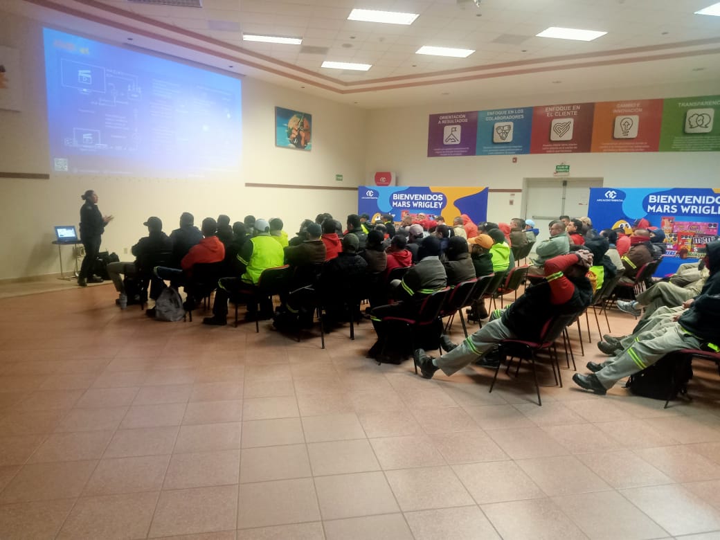 SSPMAgs's tweet photo. La seguridad vial es un compromiso compartido. La SSPM Aguascalientes trabaja con empresas como @CocaCola México para prevenir accidentes y promover el manejo responsable https://t.co/LWRecGD4yg
