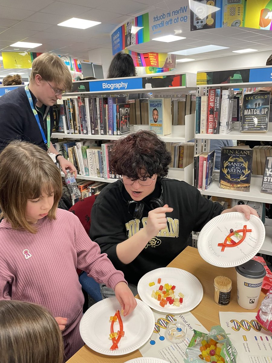 ottaviani_s's tweet image. What a great morning of science fun @NottsFOSAC 🧬 🧫 🧪 Thanks to all wonderful kids and parents that came along and got involved in many fun science activities! Thanks to all @NTUSciTech students and staff from @NTUBIOSCIENCES and @NTUEng that made it happen!