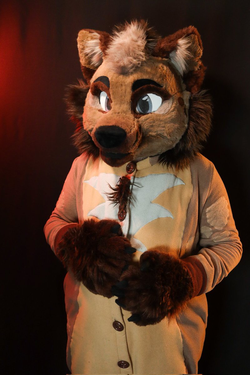 Awooooo hewo yeen ! #FursuitFriday