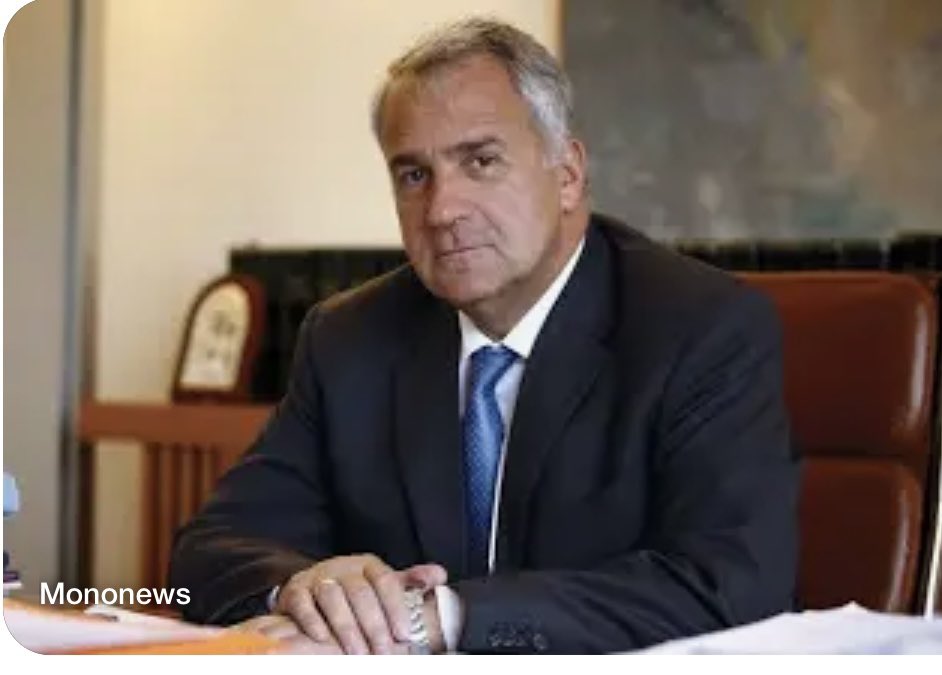 PlakiasNikos's tweet photo. Δεν θα αναλωθώ μέσα από τα social να μπω σε καμία αντιπαράθεση με τον @MakisVoridis 
Θα ήθελα αν είστε σύμφωνος να βρεθούμε σε οποιαδήποτε τηλεοπτική εκπομπή θα θέλατε. 
Οπότε θέλετε και ότι ημέρα θα θελήσετε.
Αυτό είναι το μόνο σωστό.
Αν μπορέσετε και με κοιτάξτε στα μάτια έστω και ένα λεπτό και δείτε αυτό που ζω εγώ τα τελευταία χρόνια θα καταλάβετε ότι όλα αυτά που λέτε δεν έχουν καμία αξία μα καμία.
Πιστεύω ότι θα δεχτείτε.
Αν πάλι δεν δεχτείτε θα ήθελα να σας παρακαλέσω να μην αναφερθείτε πάλι στα ΤΕΜΠΗ .
Είναι πιο τίμιο να κοιτάξετε την δουλειά σας παρά να προσπαθείτε να μειώσετε όλους εμάς που δίνουμε έναν τιτάνιο αγώνα χωρίς κανένα κέρδος .
Παρά μόνο την ΔΙΚΑΙΩΣΗ των παιδιών μας .
Και να γνωρίζετε ότι το να προσπαθείτε να καλύψετε τους ενόχους που είναι μέσα στο κόμμα σας καταφέρνετε ακριβώς το αντίθετο.
Ίσα ίσα βάζετε και τον εαυτό σας σε αυτό το κάδρο των ευθυνών.