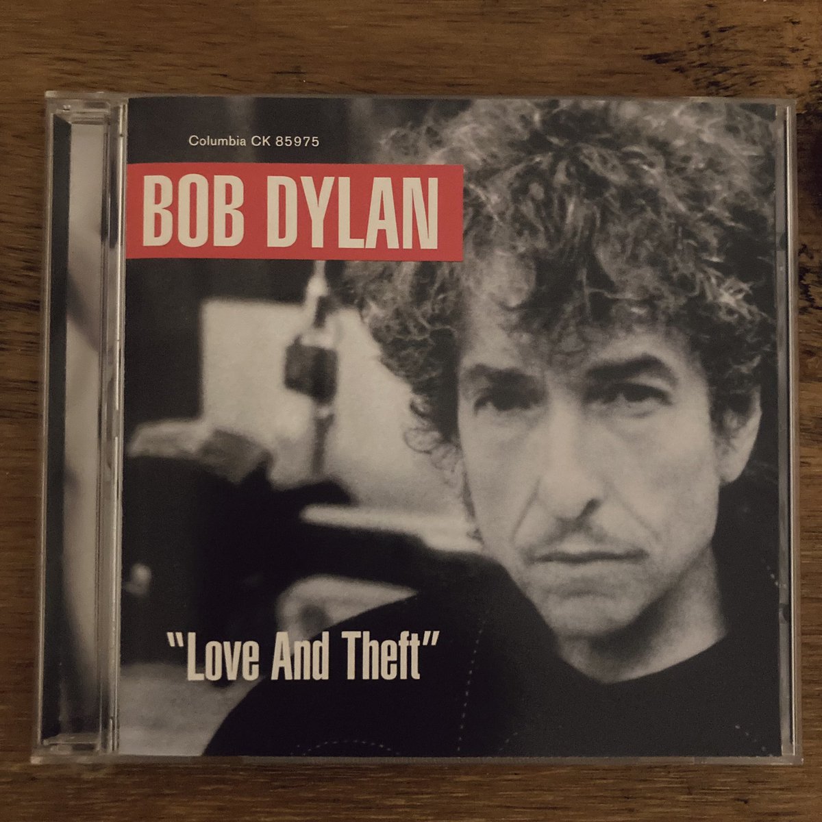 jamesmckz's tweet image. listening to a CD i’ve had for years but don’t know very well at all. How do the Dylan heads amongst you rate this one?

Bob Dylan - Love and Theft (2001)