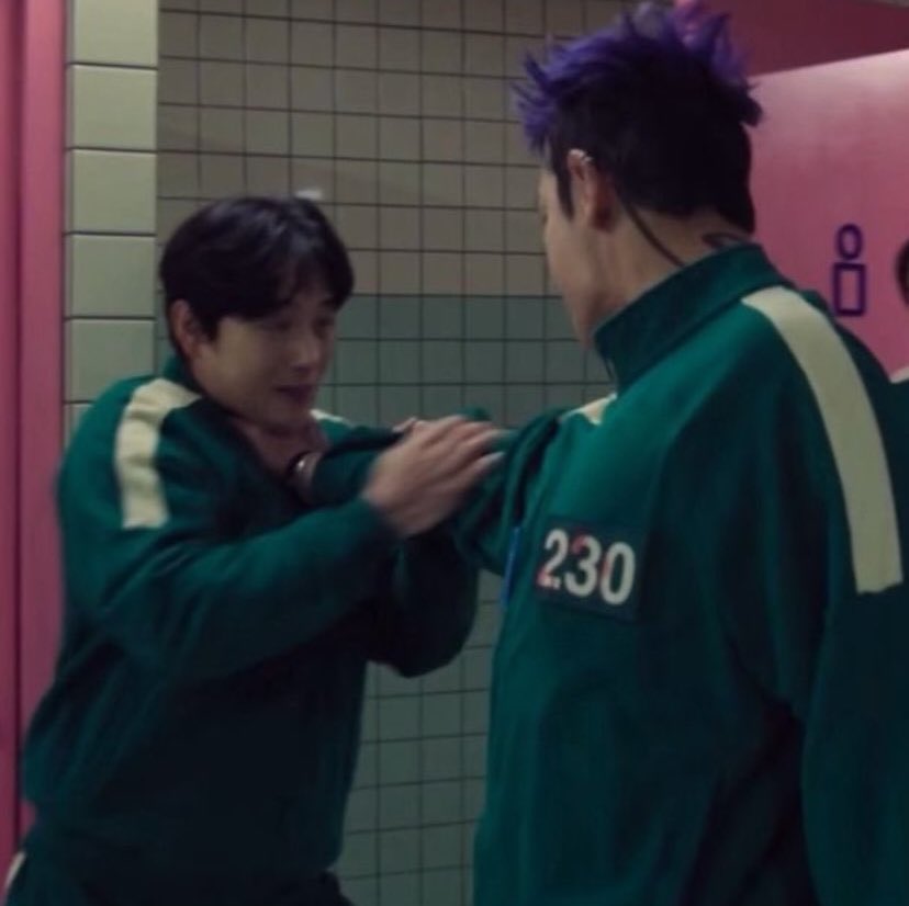 333x230's tweet image. This was gayer than gay sex