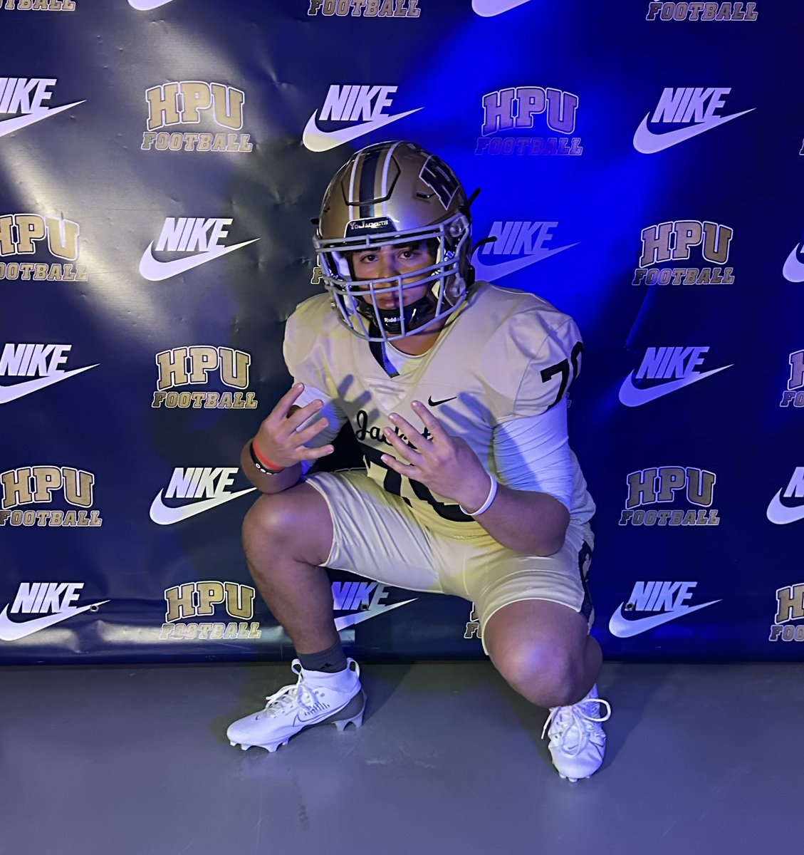 After a great Official Visit and conversation with <a href="/CoachGipson11/">Coach Gipson</a>, <a href="/CoachRCollins/">Coach Reed Collins</a> and <a href="/CoachSnyde/">Will</a>, I am Blessed to receive an Official Offer from <a href="/HPUFootball/">Howard Payne University Football</a>! Praise God for this Opportunity ✞. (DIII) #AGTG #StingEm #YoJackets

<a href="/Leifj4/">Leif Johnston</a> <a href="/CTCSAthletics/">CTCS Lions Athletics</a> <a href="/TXPrivateFBGuy/">Texas Private School Football</a>