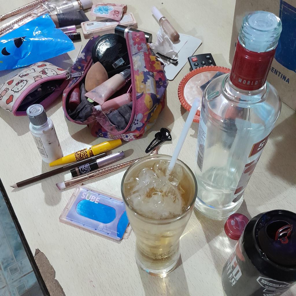 noche de chicas (solo soy yo y las voces de mi cabeza)