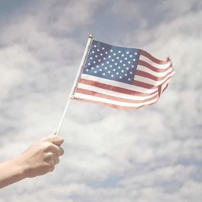 AmandaHenr3389's tweet photo. I pledge allegiance to the flag of the United States of America and to the republic for which it stands, one nation, under God, indivisible, with liberty, and justice for all. 🇺🇸 https://t.co/JrDJBsRrAV