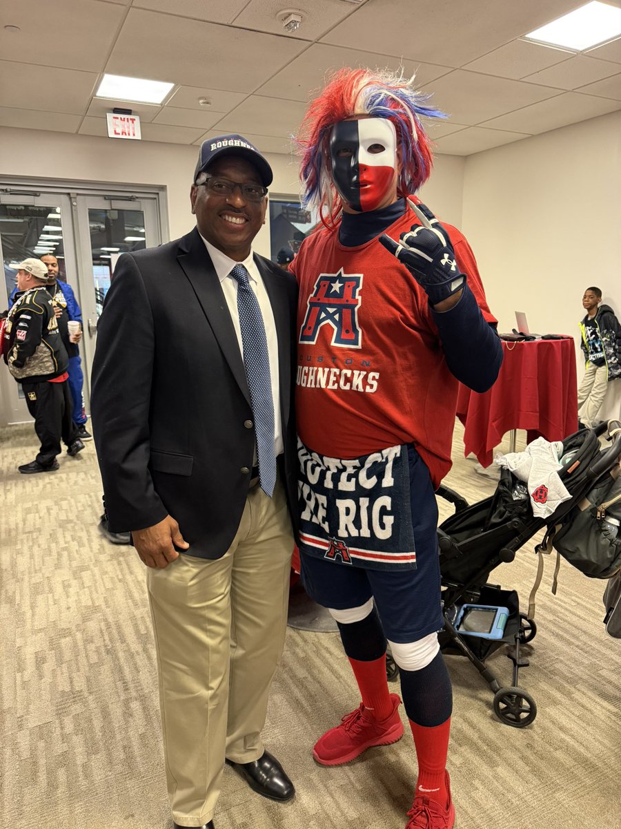 JokerWylde26's tweet photo. WE ARE HOME AGAIN!!! Back in TDECU FINALLY. Thank you Rice University for allowing us to use your home while ours got some upgrades. But DAMN it feels good to be back home again. #DrillBabyDrill #filltherig https://t.co/TH9soUd6qx