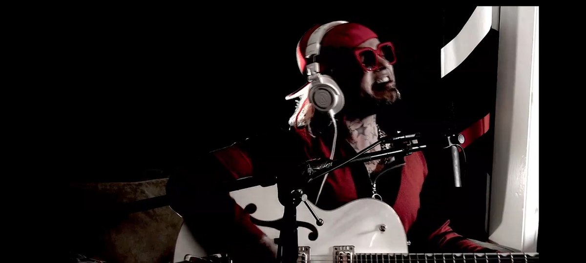 Love of music on stageit with <a href="/lukasrossi/">Lukas Rossi</a>