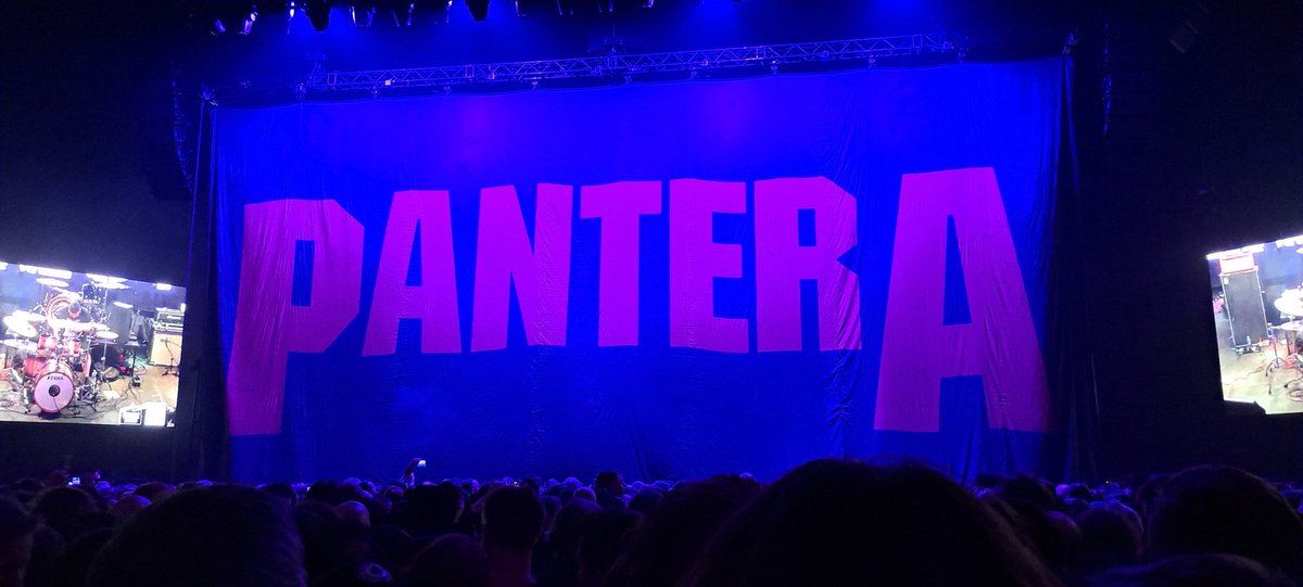 Any excuse to casually wear some leather in public!

#Pantera #Leatherman #MouthForWar