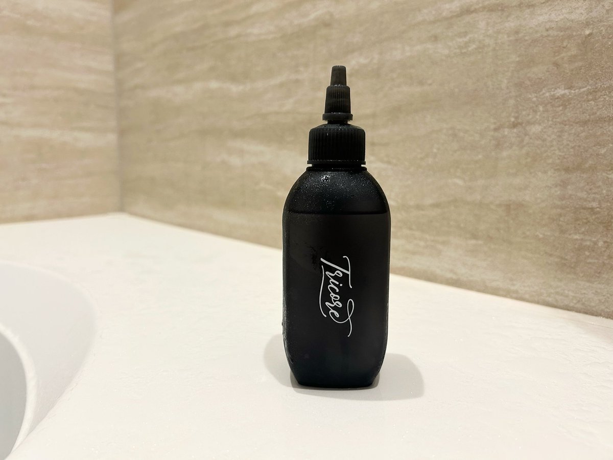 mayhirayama2's tweet image. Tricore温感ヘッドスパトリートメント
液体からクリームに変わる新感覚トリートメント
温感は正直あんまり…ですが頭皮からしっかりなじませるので、全体がサラッとした仕上がりになります
爽やかな花の香りも好き👌🏻
#PR #tricore #トリコレ #温感生トリートメント #トリコレでちゅるん髪 #韓国コスメ