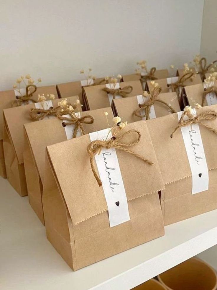 bellaathoughts's tweet photo. nak share barang barang door gifts yang confirm orang takkan buang! 

mana yang bakal berkahwin tu boleh bookmark for your future references 🔖 https://t.co/Hq5JgpuGmo