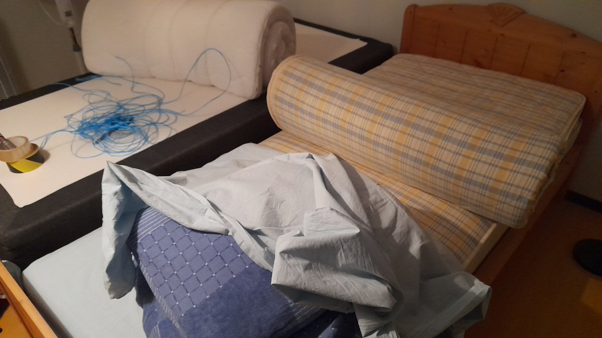 SwedishGamester's tweet photo. #GoodMorning-ish (but it's way #TooEarly in the morning to get up from bed now)! Was so #tired that I fell #asleep alright, but laying down directly on the spring bottom mattress made #MyKeister eventually #GoNumb! π So #WokeUp now and just had to put the soft mattress back on! https://t.co/wUvabEQKyZ