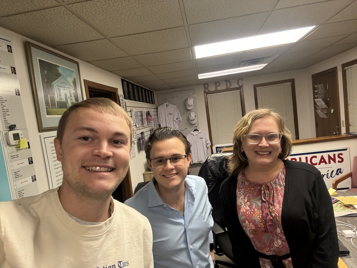 bgalsWI's tweet photo. Super effective day of grassroots organizing here in Wisconsin 🧀🇺🇸

✅ @brandon_maly and I sat down with the new Crawford County GOP Vice Chair @KelliBarrette to help her county party put a plan together to chase low propensity ballots in a critical corner of WI.

✅ Trained a group of volunteers at our @tpaction HQ to chase ballots in their neighborhoods. Own your street, win your state!

Organize. Chase. Win!