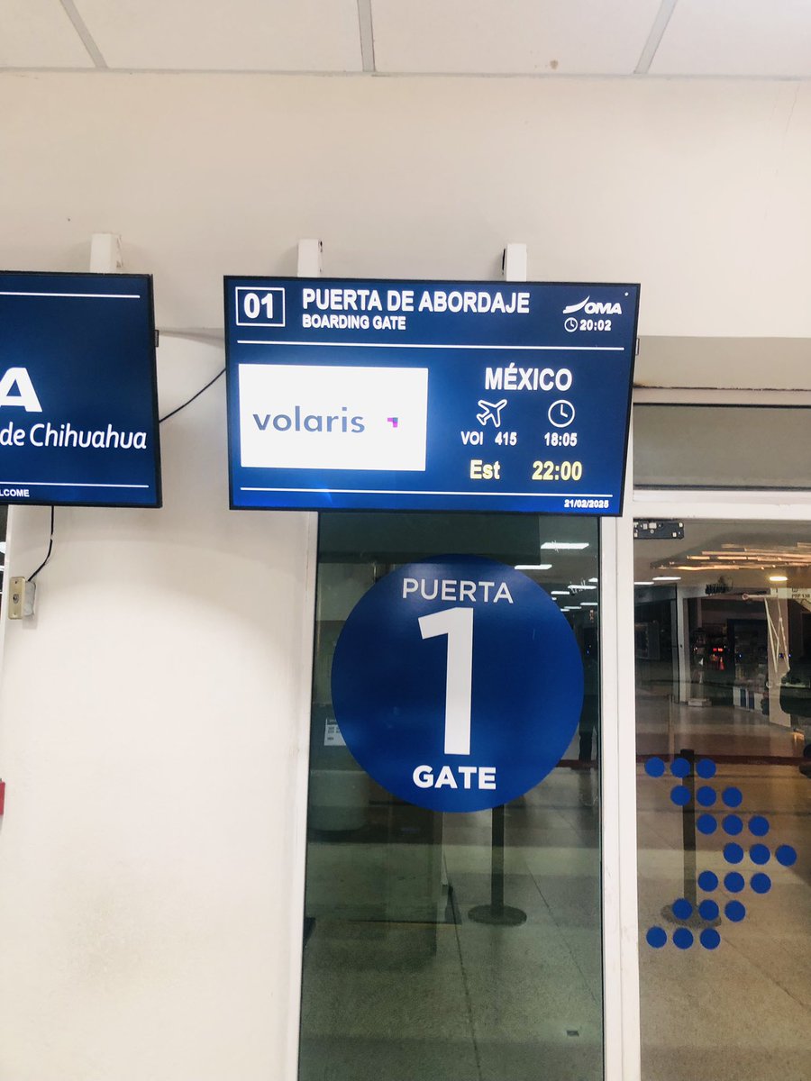 VargasRoca's tweet image. #viajavolaris 
Cómo es posible que el vuelo VOI415 de CUU -MEX tenia que salir a las 18:05 y ahora estiman que salga a las 22:00