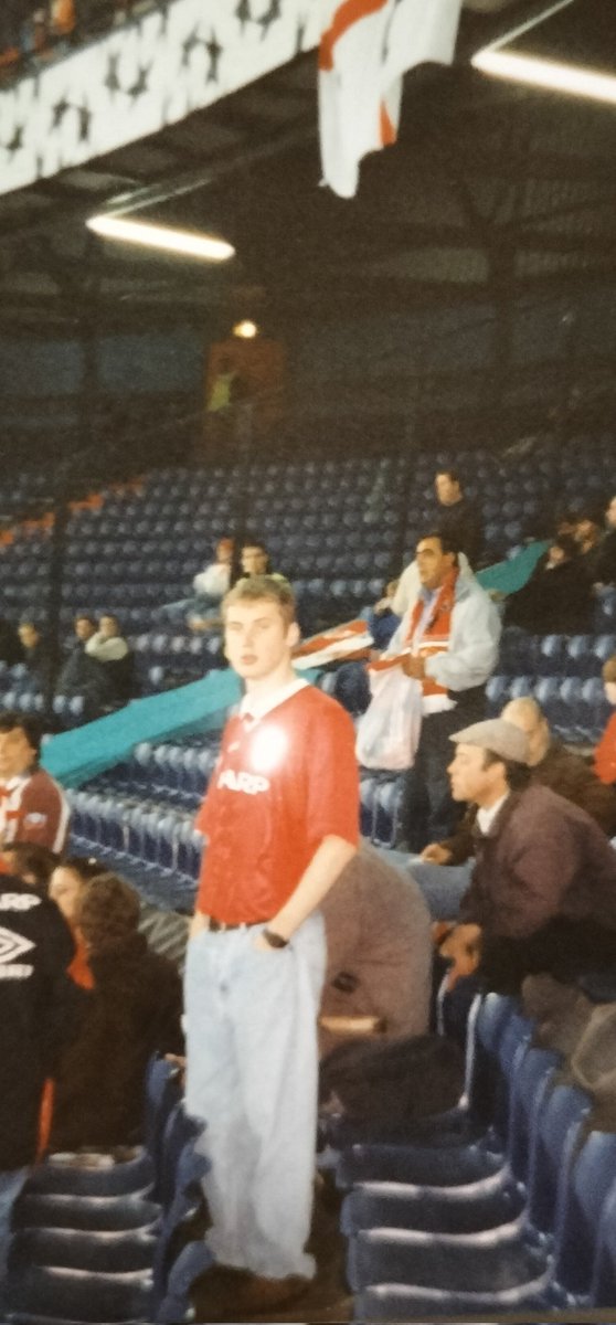 Phil_Maddison's tweet photo. Feyenoord away, pre-match Nov '97.

My first ever trip abroad, aged 18. 

This was before mainstream internet, an age of naivety.

I honestly thought it was always sunny abroad, hence the short sleeves in November. I also thought that Dutch people walked around in clogs!

#mufc https://t.co/YNeHG04ZW2