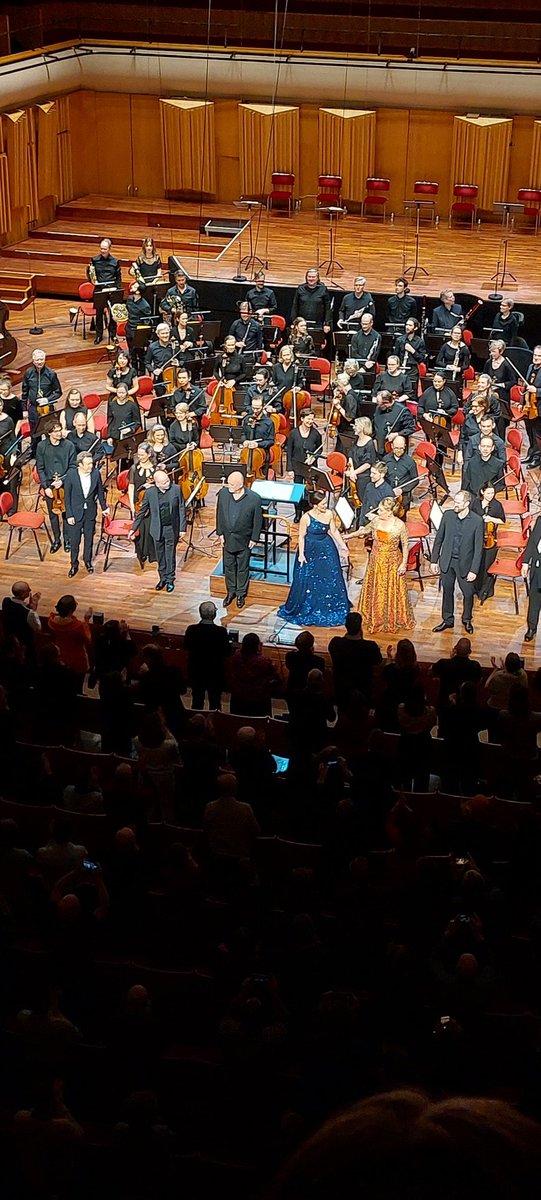 JumpUp1991's tweet image. Nina Stemmes singing her last Isolde (in concert) in Stockholm @Berwaldhallen @djharding 

what a night  😍