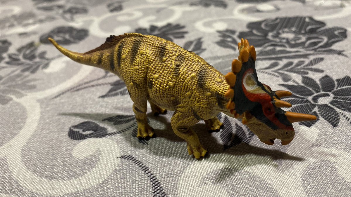 carlosg_117's tweet photo. ¿Puede ser más preciso un dinosaurio para regalar que un Regaliceratops? https://t.co/emHw8veVxB