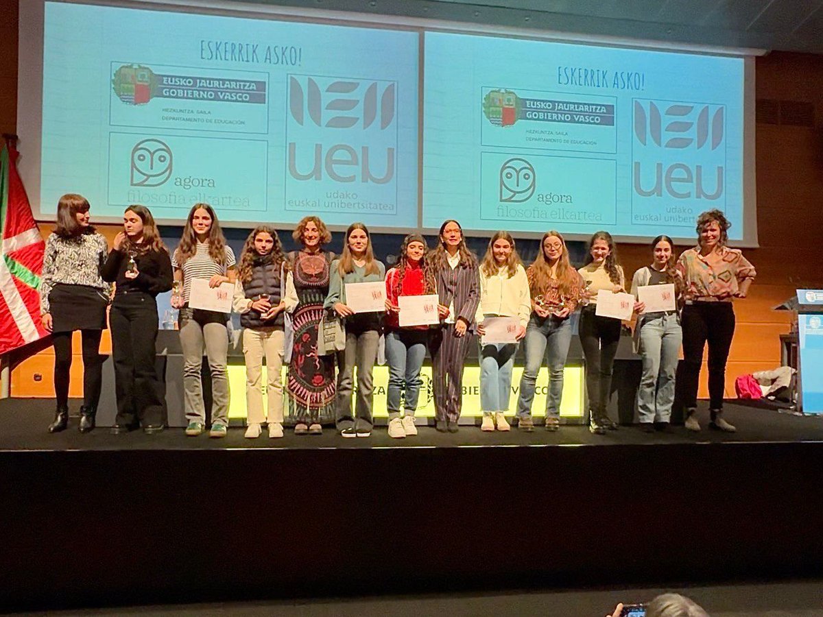 AITORURIONDO's tweet photo. Zorionak eta Eskerrik Asko @EOlinpiada errealitate egiten duzuen irakasle eta kolaboratzaile guztiei. Plazerra izan da gaurkoan zuekin egon eta ikasleek egindako ibilbidea gertutik ezagutu izana #Hezkuntza #Zaintza #Baloreak https://t.co/ivrZAcwhyl