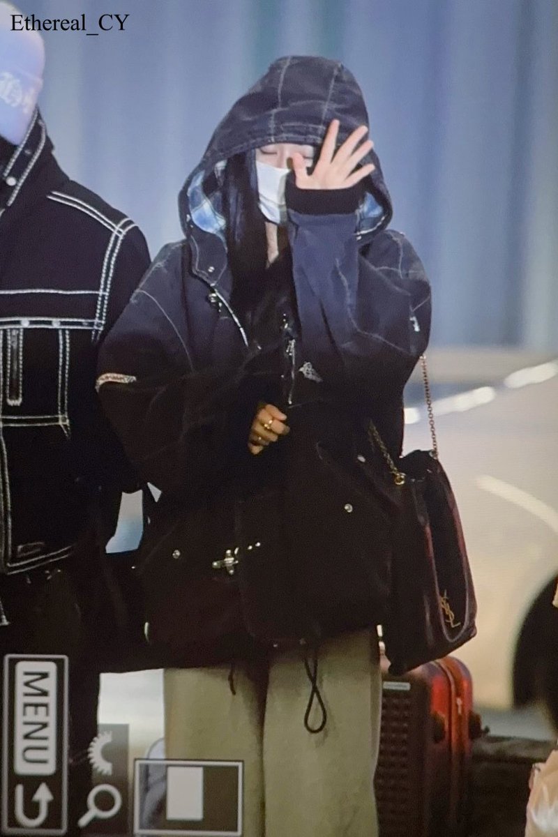 250222 프리뷰

상하이가자~
#트와이스 #TWICE
#채영 #CHAEYOUNG