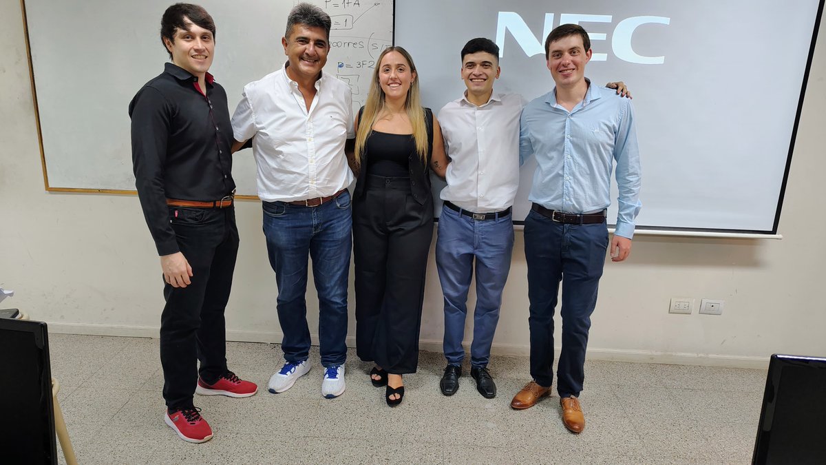 📢 Arrancamos el año con los primeros graduados en Ingeniería en Sistema de Información.

Felicitaciones a cada nuevo ingeniero por su esfuerzo y dedicación. Este logro es solo el comienzo de un camino lleno de oportunidades en la tecnología y la innovación.