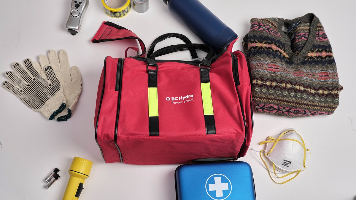 Did you feel the earthquake? 

It's important to have an emergency kit prepared. Here's what to include:
 
🔦Flashlight
🔋Batteries
🩹 First aid kit
🥤Water
💰Cash
🔪Multi-function tool
💊Medication
👓Glasses
🔑Spare keys
🗒️Preparedness plan
📻Radio
☎️Telephone
🥫Ready-to-eat