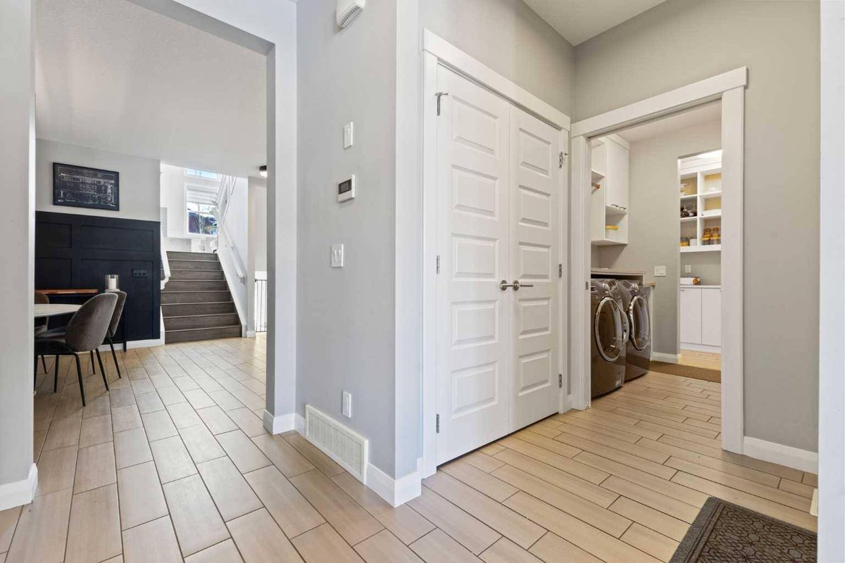 RyanParry's tweet image. ***NEW LISTING***
Listing Address: 211 Ravenscroft GN SE, Airdrie, AB T4A 0H2
Listing Price: $800,000
Schedule a showing and request more information here: ryanparry.com/d8rcmj7d