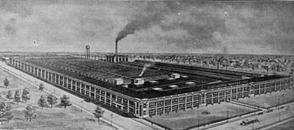 alder_riley's tweet photo. Though small, Muskegon was once a powerhouse- producing a third of all Sherman tank engines in WWII.
Crisis called. Muskegon answered.
In this way it's like many American towns. "Give us a chance, we remember how to build", their streets &amp; shuttered factories seem to say.
9/ https://t.co/fU0TBc0EKu