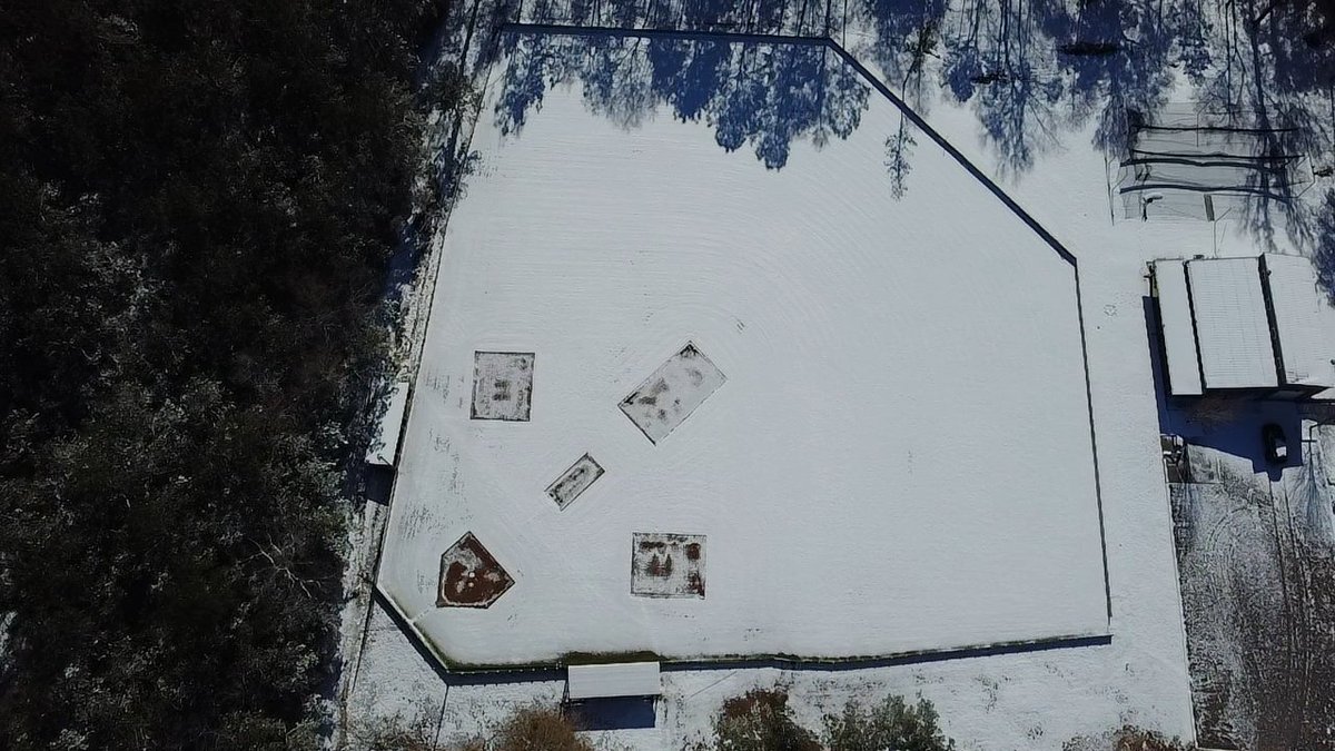 Diamondtrain18's tweet image. It's been a tough fall with a nasty case of pythium, then a rough winter with record snowfall, then 80's, then back to below freezing. Pythium, since cured and field coming back to life, just hope freezing temps are gone for the year.