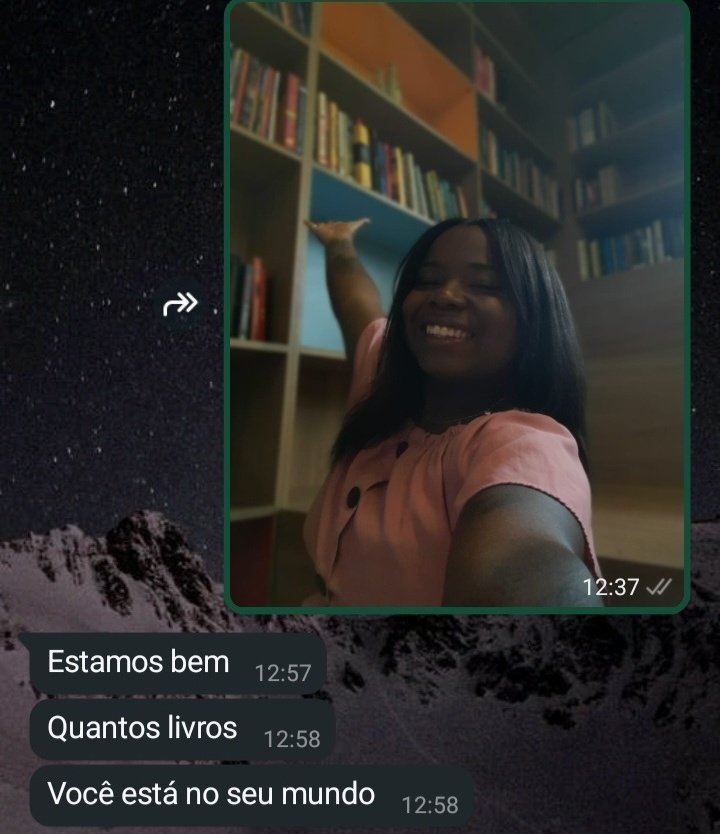 estranhaverso's tweet photo. Minha mãe me conhece tão bem que nem precisei falar nada 😂💫 Apenas mandei essa foto e ela...  #Booklover #MeuLugarFavorito
#Livros https://t.co/Hm21kfCciA