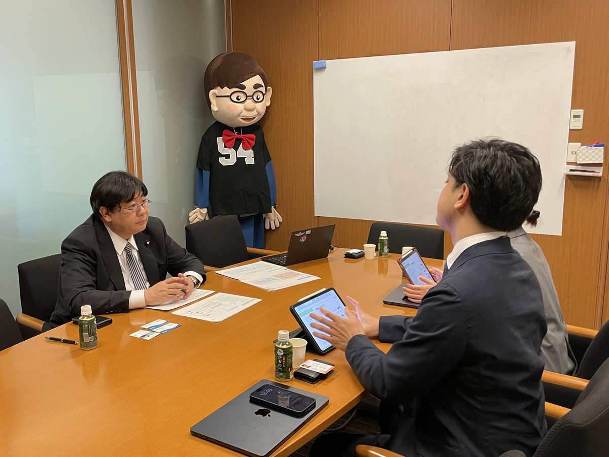 kondo_wellstech's tweet photo. 参議院議員 山田太郎さん@yamadataro43 に光栄ながら議員会館オフィスにお呼び頂き、AIアノテーション×障害者就労支援について意見交換会を行わせて頂きました📚

経営者のご出身でおられるので、ビジネスサイドの事情を熟知した上で政策議論が進み、共に活動を進める場合は事業会社にとっても確り実りある物に出来るイメージが湧きました。

アライアンス実現すればとんでもなく大きな事（天文学的量の工賃作業の創出）が実現出来るのと、平均工賃を底上げするような未来も不可能じゃないと踏んだので、一先ず実現可能か探りながら動いてみます。