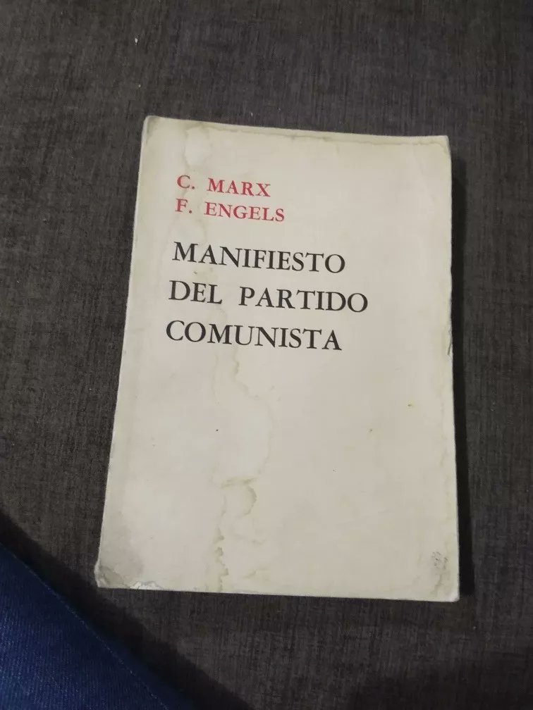[1]EI Manifiesto del Partido Comunista es el documento programático más grande del comunismo cientifico. "Este breve folleto tiene el mérito de un volumen completo. Hasta hoy día, su espíritu inspira y guía a todo el proletariado organizado y luchador del mundo civilizado"(Lenin)
