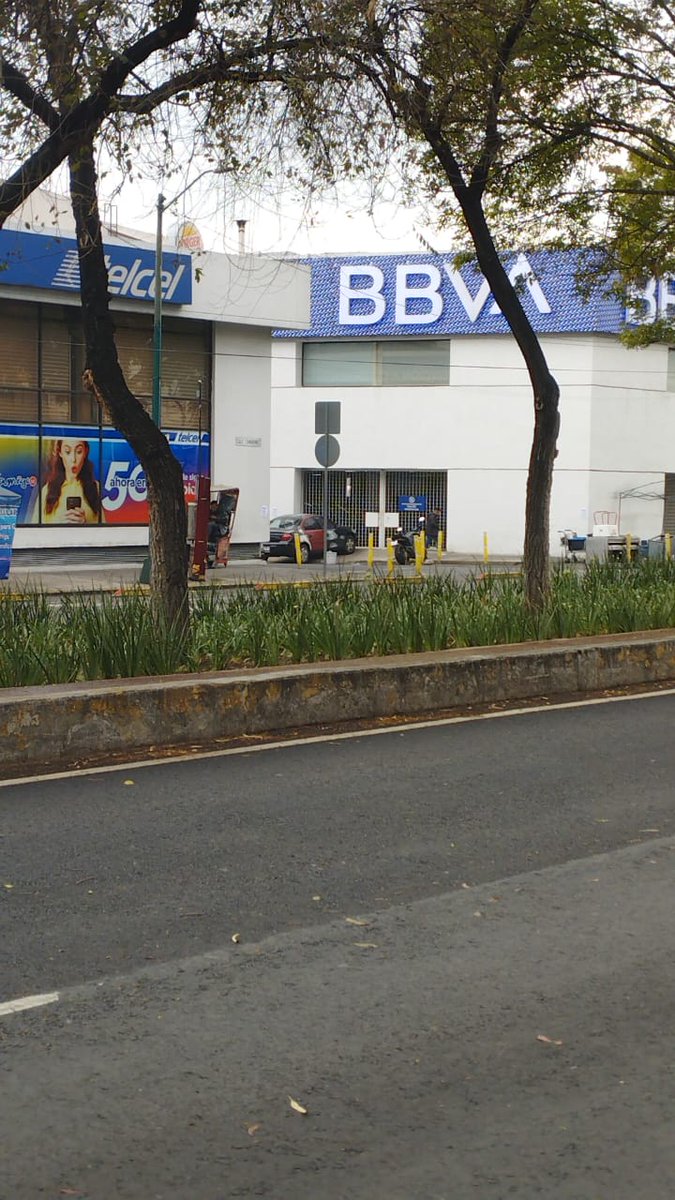Nos podrían apoyar en 
Norte 77 y av camarones en BBVA. 
Obrero popular 
Azcapotzalco 
#ZV5
<a href="/C5_CDMX/">C5 CDMX</a> <a href="/OVIALCDMX/">OVIAL_SSCCDMX</a> <a href="/SSC_CDMX/">SSC CDMX</a> <a href="/UCS_GCDMX/">Unidad de Contacto del Secretario SSC CDMX</a> <a href="/PabloVazC/">Pablo Vázquez Camacho</a>