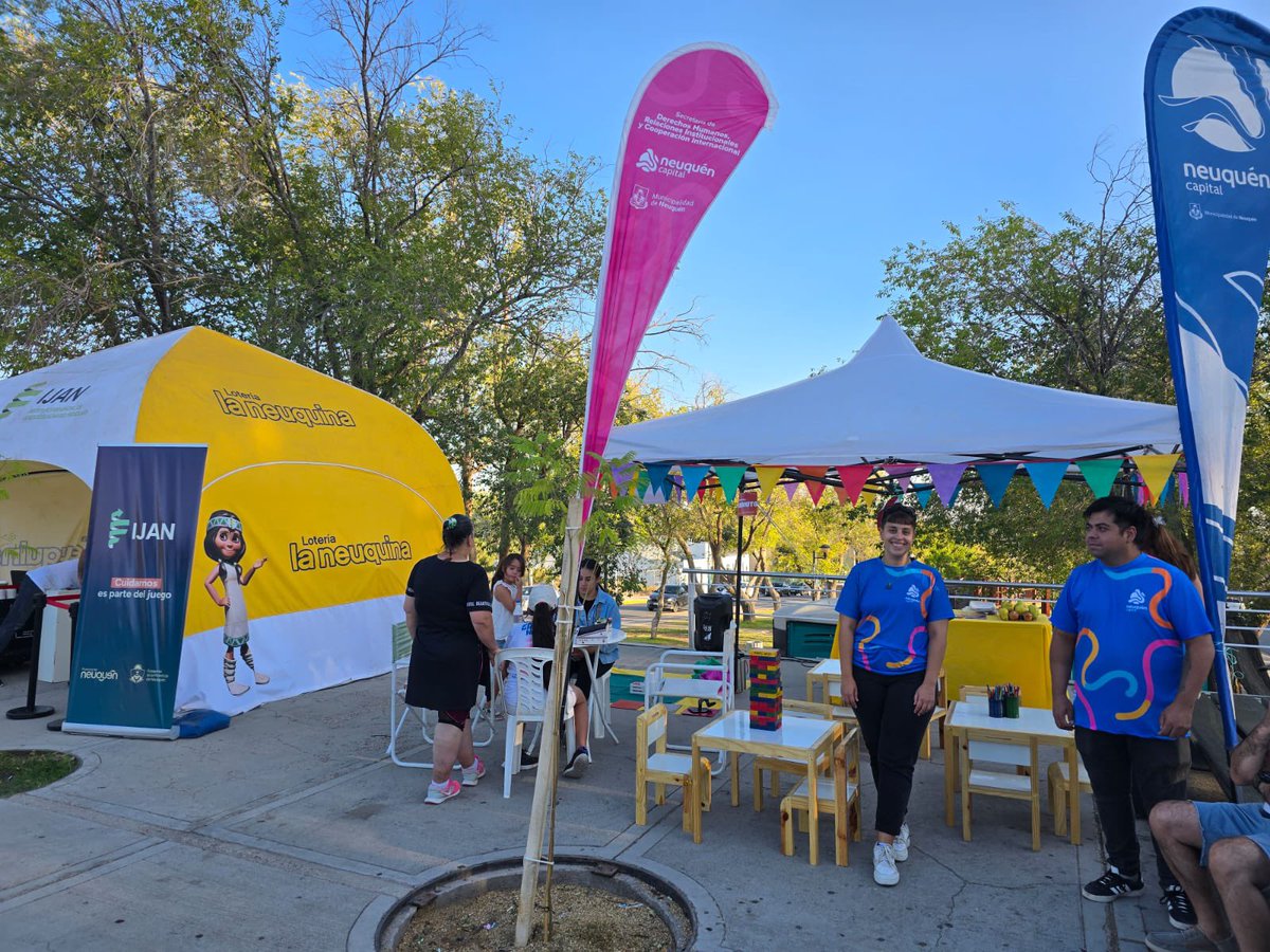 GiovanettL's tweet photo. #TardeDeJuegoResponsable El equipo de #Consumos Problemáticos se encuentra en la #PlazaDeLasBanderas junto al IJAN realizando actividades de concienciación sobre el juego patológico.
@DDHH_RI_CI @munineuquen https://t.co/EU1X3TVcOB