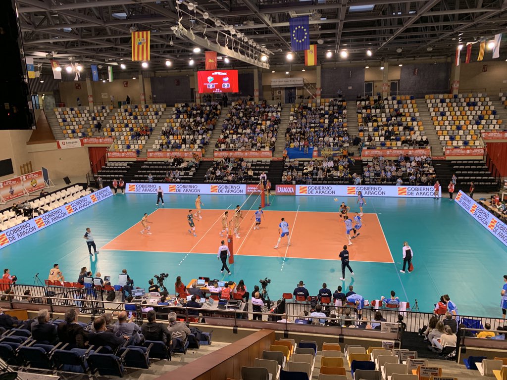 JuanjoDelgadoes's tweet photo. No hay mejor manera de arrancar una Copa del Rey #CopaSVM de #voleibol que ganando por 3-0.
Además, jugando en nuestra segunda casa, #Zaragoza, entre familiares y amigos.
📸 @FotoSergioPerez https://t.co/LPyGeI1mwh