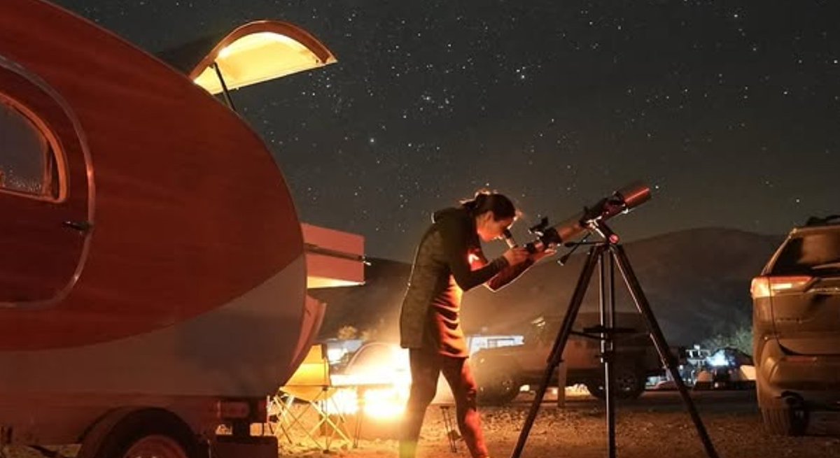 Celestron's tweet photo. 🌟 #TGIF! 🌟 The weekend is here—kick back and enjoy the weekend with your telescope and the #nightsky. 🔭✨
📸: Alex Dainis with her #Celestron #StarSenseExplorer 102 DX
#WeekendObserving #Astronomy #Stargazing #ExploreTheUniverse https://t.co/sa08QzzJJh