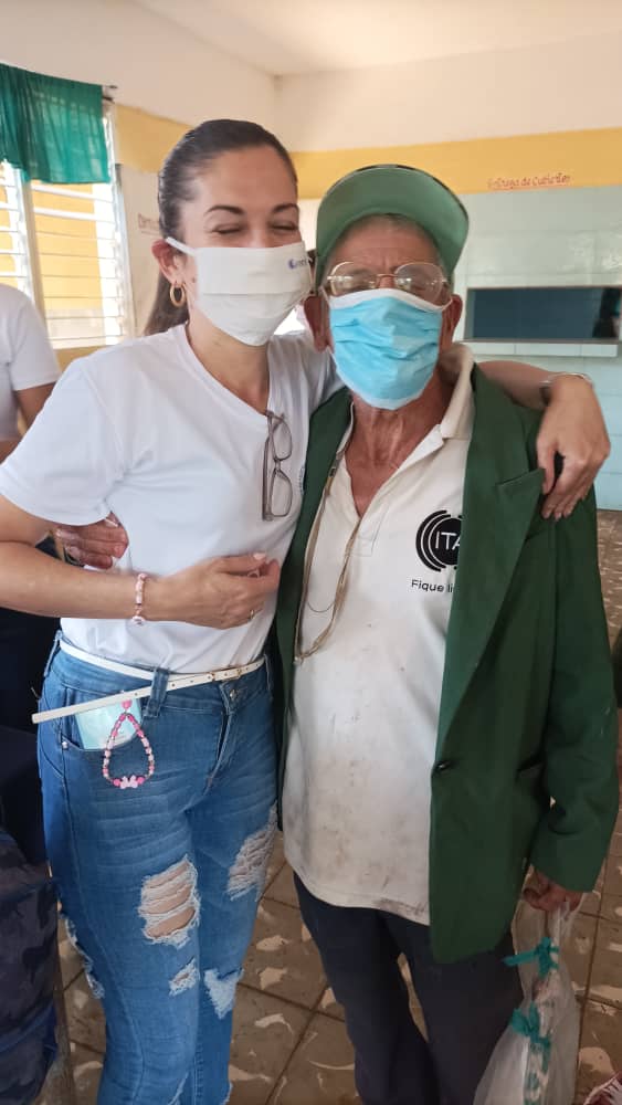 mayrelisgonzal7's tweet photo. @ETECSA_Cuba @MINCOMCuba @taniavel76 @AlonsoSybel @LidiaHid @AnalaisyG @Yanileysd @EtecsaMayabeque #NuestroAzulEntregandoAmor un proyecto que nació desde la sensibilidad, para llegar a dónde más se necesita. Compartir con ellos y entregarles nuestro amor es algo que llena los corazones de quiénes lo reciben y nos convierte en mejores seres humanos. #EtecsaConCuba https://t.co/OdtiA9CzcT
