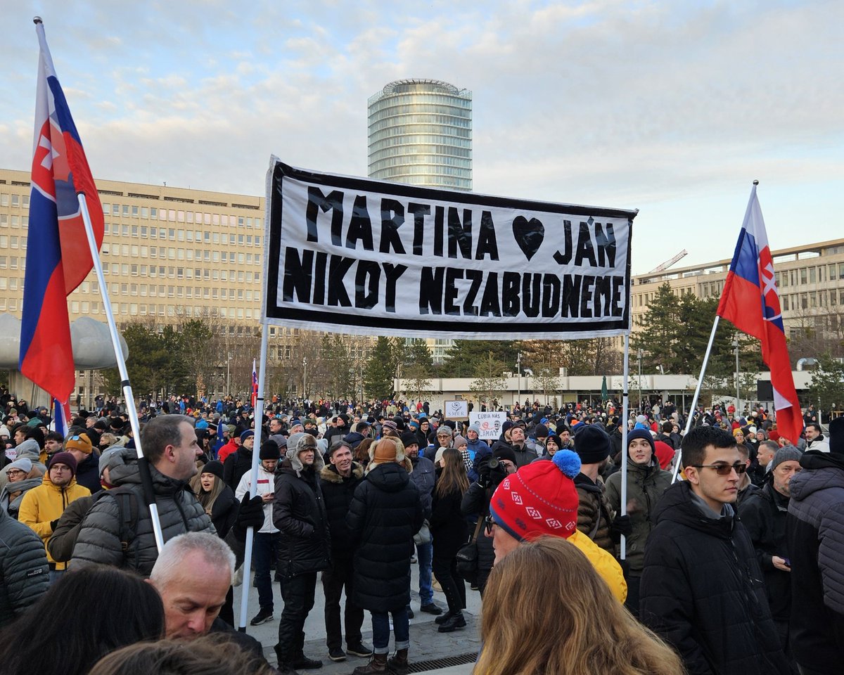 Juraj_Rizman's tweet photo. In over 55 cities across Slovakia, we commemorated 7 years since the murder of investigative journalist Ján Kuciak and his fiancée Martina Kušnírová...
The struggle for a decent, modern and democratic Slovakia continues! ✌️🇸🇰
#AllForJan https://t.co/9oIHX7iRgu