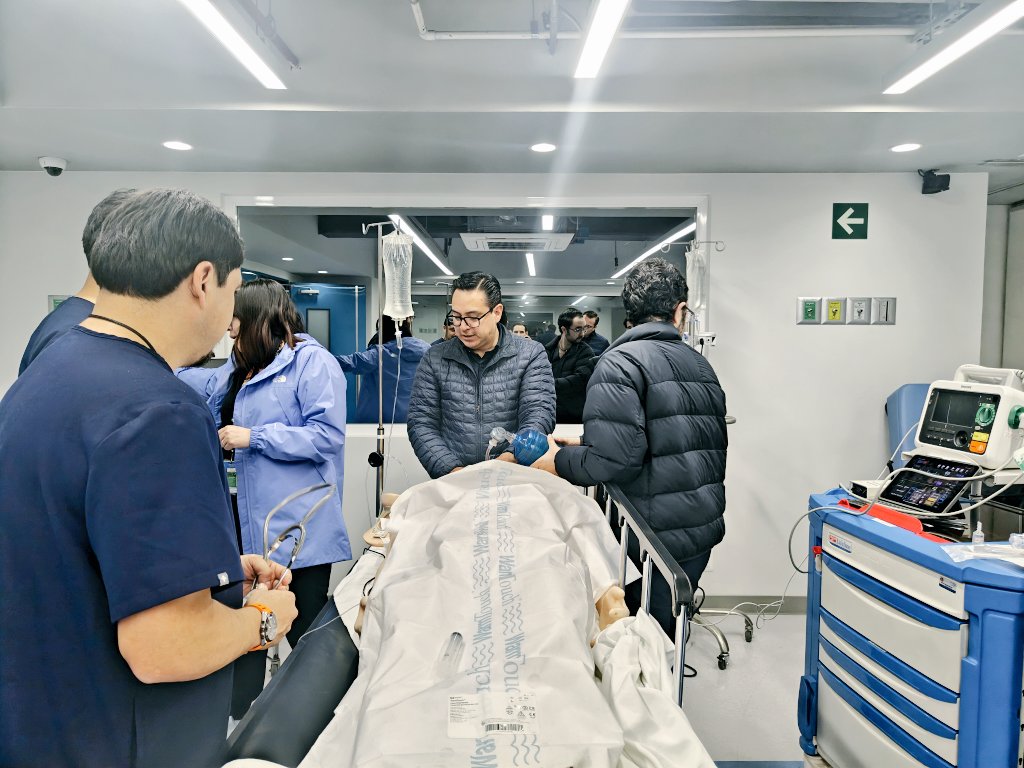 MDAlexSantillan's tweet image. Jueves y viernes dando curso FCCS en casa, con el Dr. Monares. #fccs #criticalcare #emergency #sccm