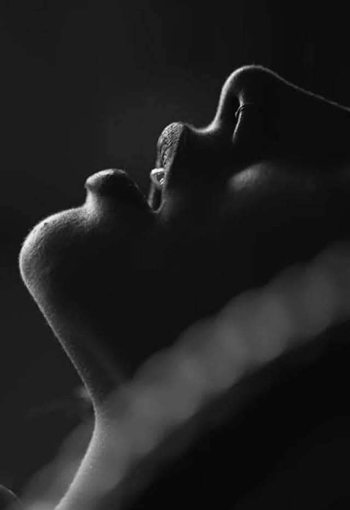 ... te entrego mi alma de manera irreversible.. te ofrendo mi presente imperfecto para adorarte infinitamente y quizá en un futuro no muy lejano podamos platicar de un pretérito hermosamente conjugado entre tus labios y los míos.. 

youtu.be/se_oNLAdlow