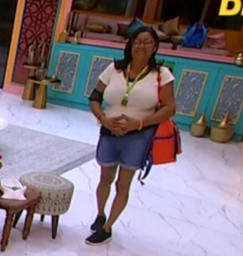 incrível que o discurso agr a favor é a renata é solteira bla bla bla, mas quando foi a giovanna era resumida a macho e entre outras coisas...vai entender a vaca