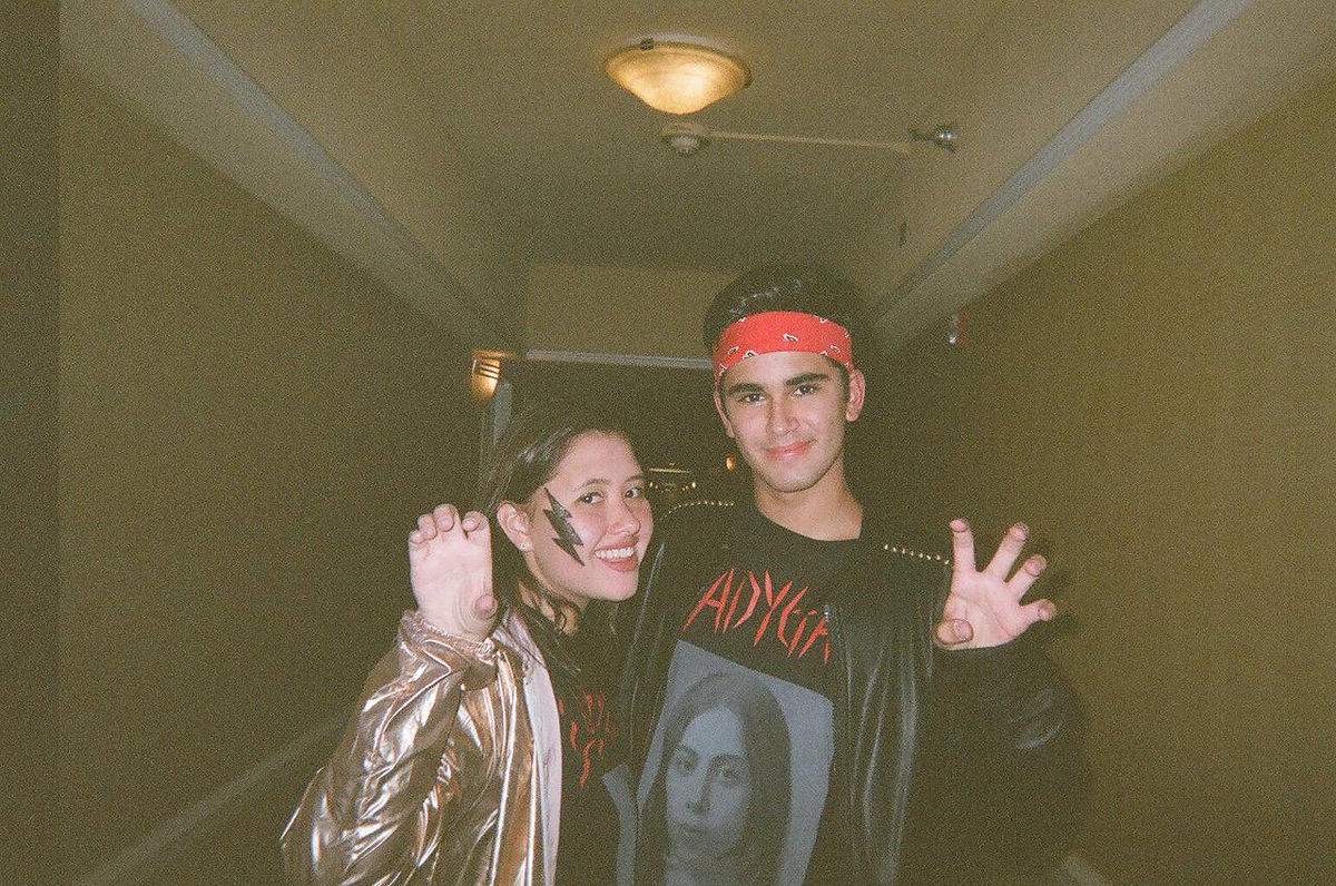 bedobesz's tweet photo. oi @santander_br 
Sou fã da gaga tem muitos anos !! acabei de comprar minha passagem pro RJ e um VIP pro show seria tudo pra ver a gaga de pertinho !! 🙏��🙏🏼 meu sonhooo!!! 

Não conseguir ir na Born This Way Ball tour em SP !!! 😭😭😭 https://t.co/UglHv0GDy4