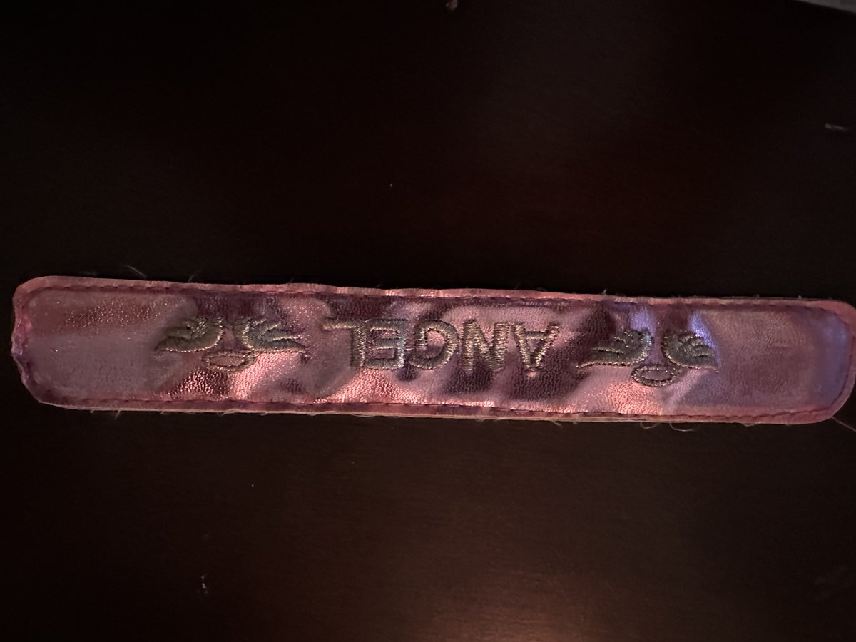 Wallflower2u's tweet photo. #Yellowjackets @Showtime
#BuzzBuzzBuzz @yellowjackets96
FLASHBACK
I no joke still have a SLAP BRACELET
from 1990, even tho they did come
out in 1983😳
I feel so OLD now🤣
Between this and the RIGHT SAID
FRED song IM TOO SEXY I am loving
the FLASHBACKS to a FUN TIMES
growing up in the 80s/90s
*Sorry about weird angle of video I
couldn’t hold my phone 🤣