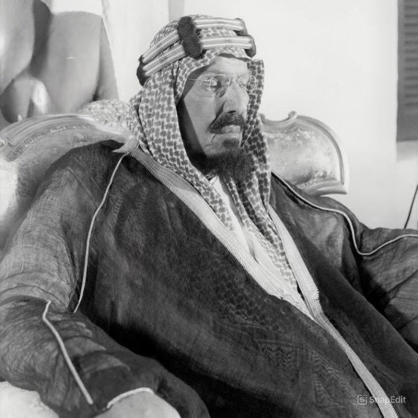 بين معزّي ومعزّي نهضت مملكة

 snapchat.com/add/hrh.mbs

 #يوم_التاسيس
#يوم_بدينا_1727