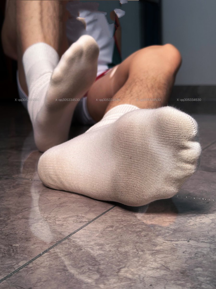 sock tweet media